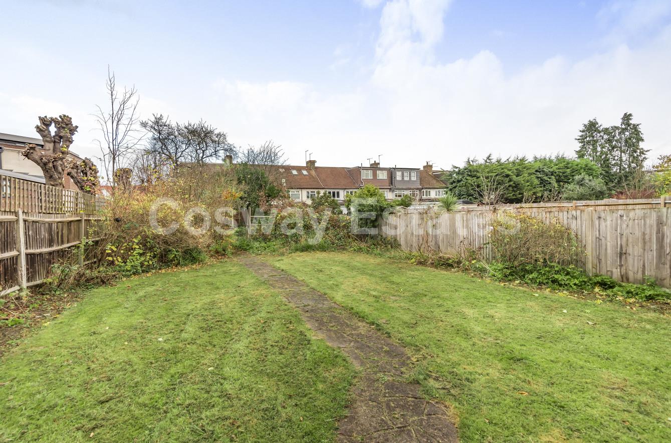 Sylvan Avenue, Mill Hill